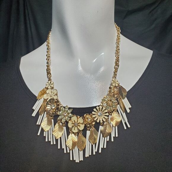 NWT Target Gold, White, & Cream Flower Necklace - Picture 2 of 4